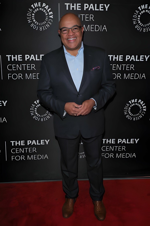 Mike Tirico Photo