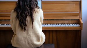 Read more about the article Unlocking the Secrets of Digital Pianos: A Comprehensive Guide for Beginners