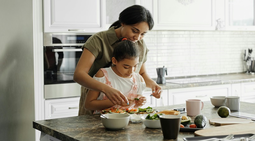 You are currently viewing Top Nine Tips to Help Moms Make Dinnertime Healthy and Interesting