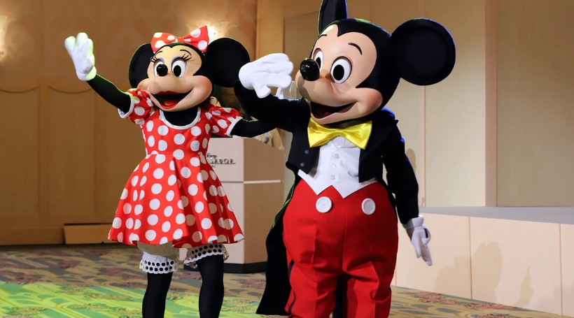 Read more about the article Are Mickey And Minnie Still Together? The Untold Truth