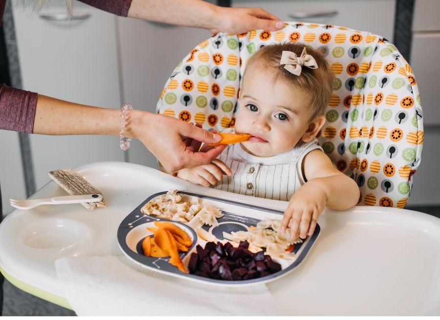 how to help your baby transition to solid foods
